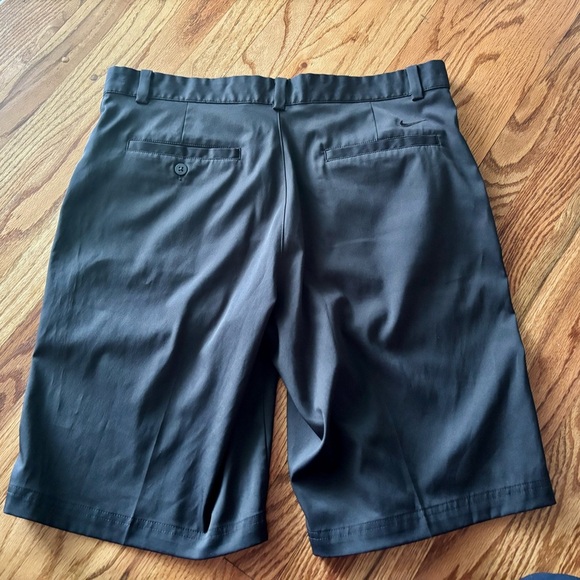 Nike Dri-Fit Golf Performance Black Flat Front Shorts - size 34 - Picture 7 of 8